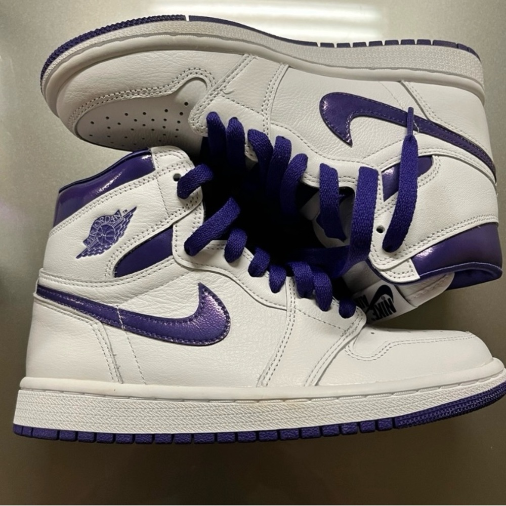 Jordan Retro 1 High OG, size 4Y,/5.5W NEW WITHOUT BOX